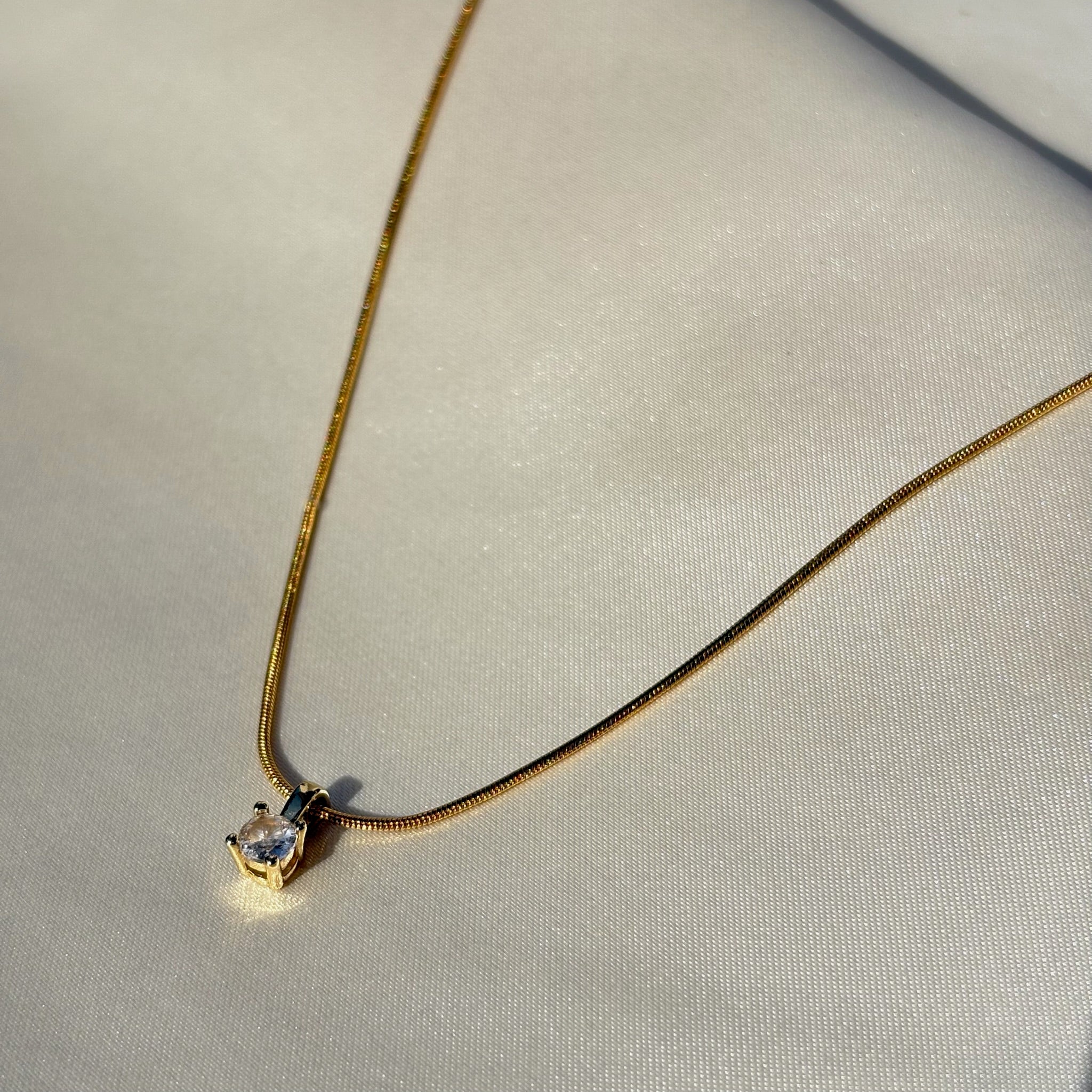 Twinkle stone necklace