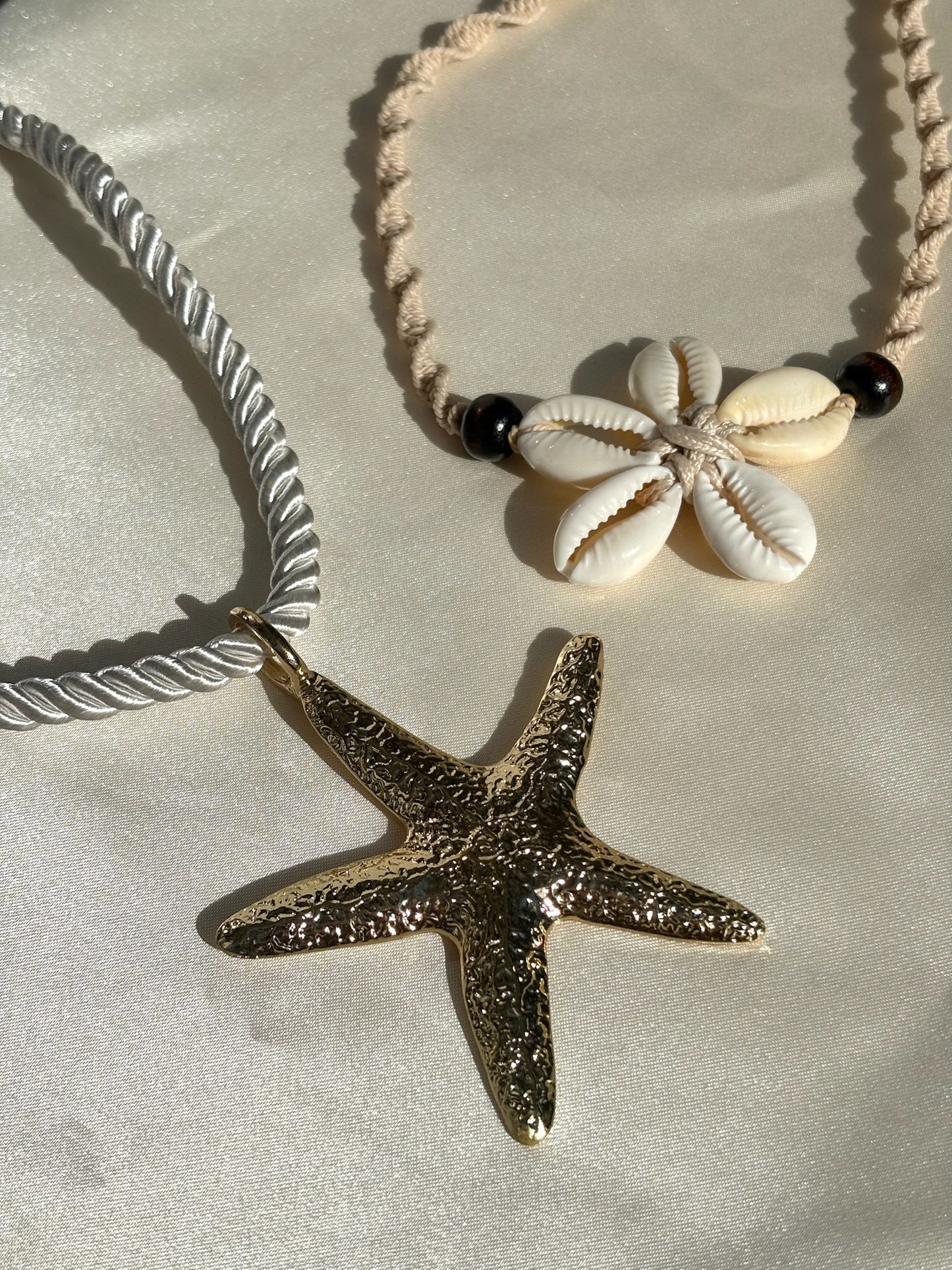 Petal shell choker