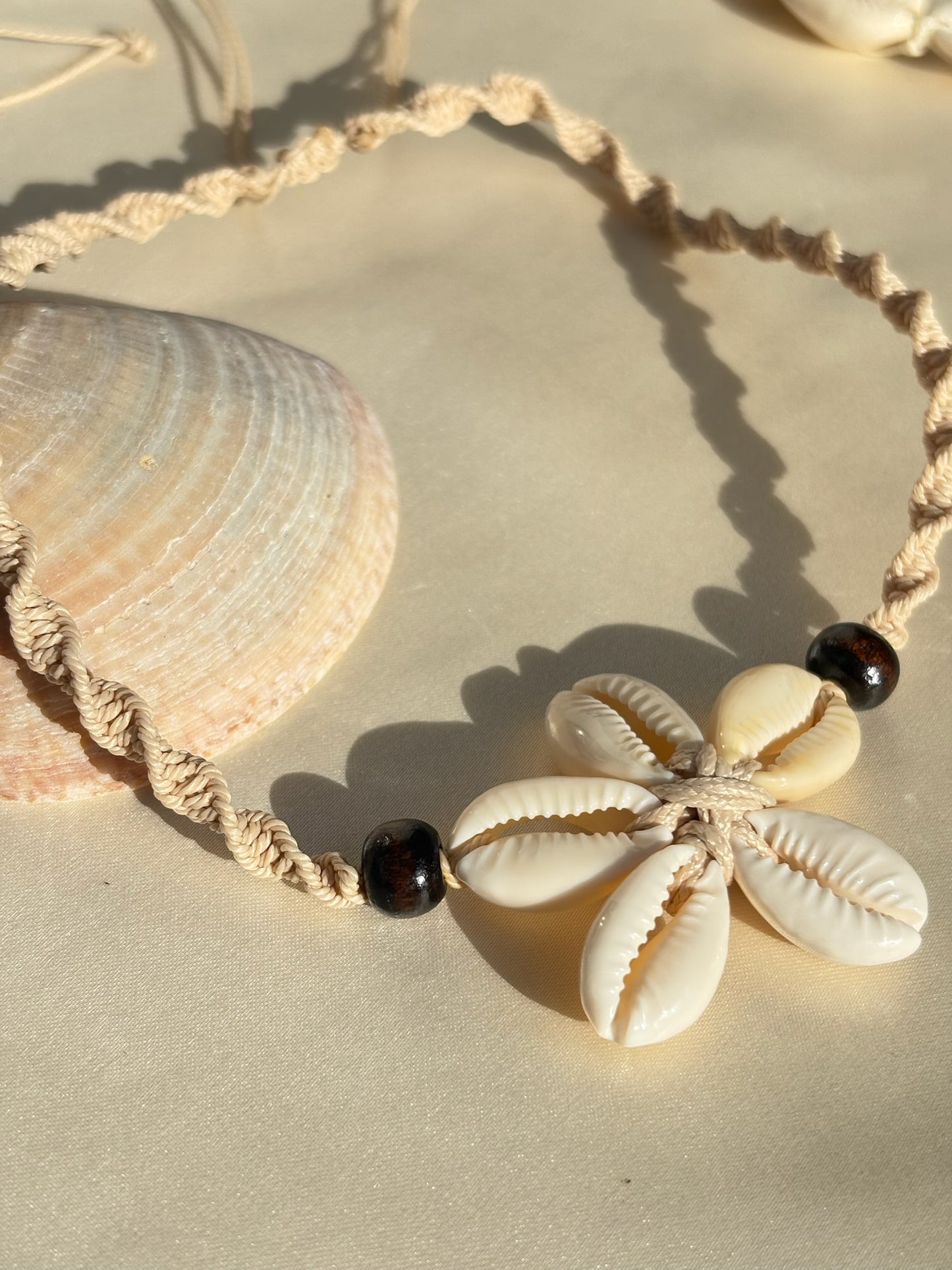 Petal shell choker