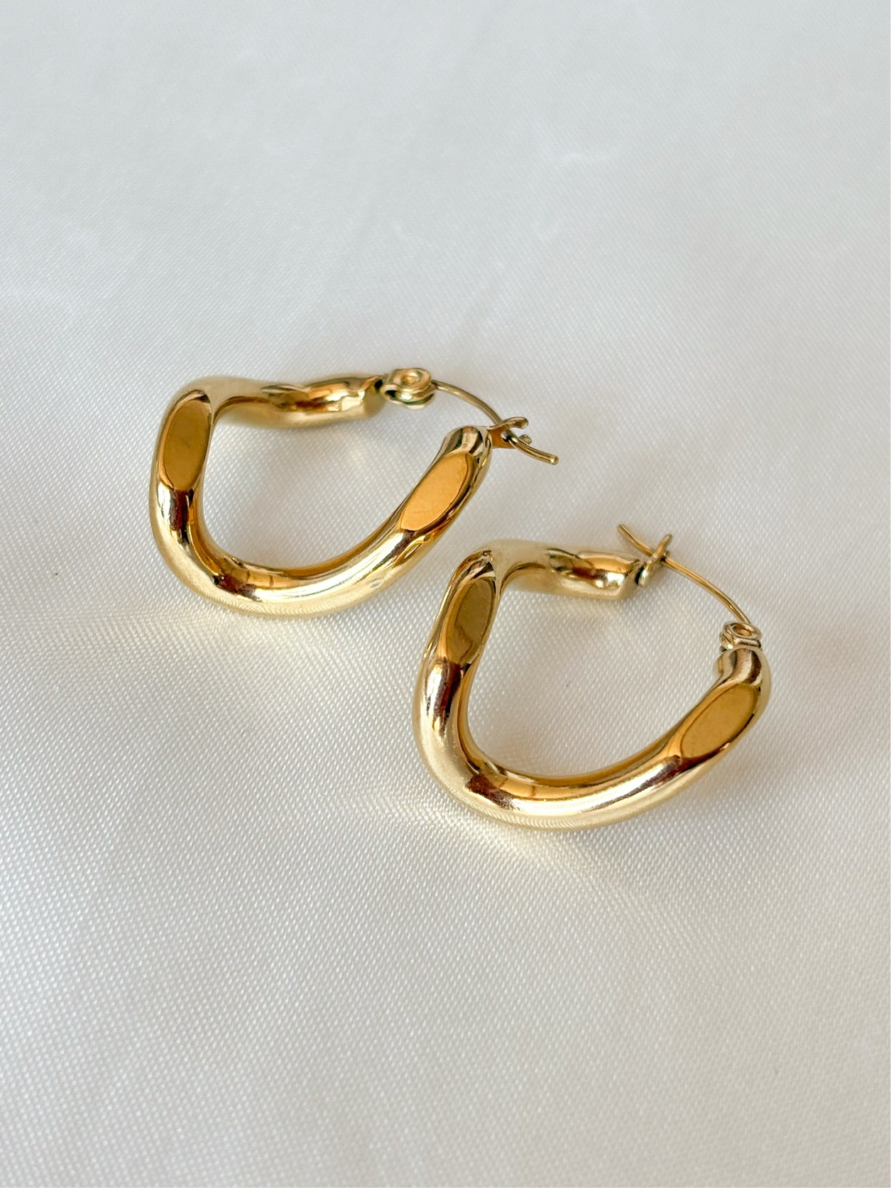 Sun-kissed curve pierce