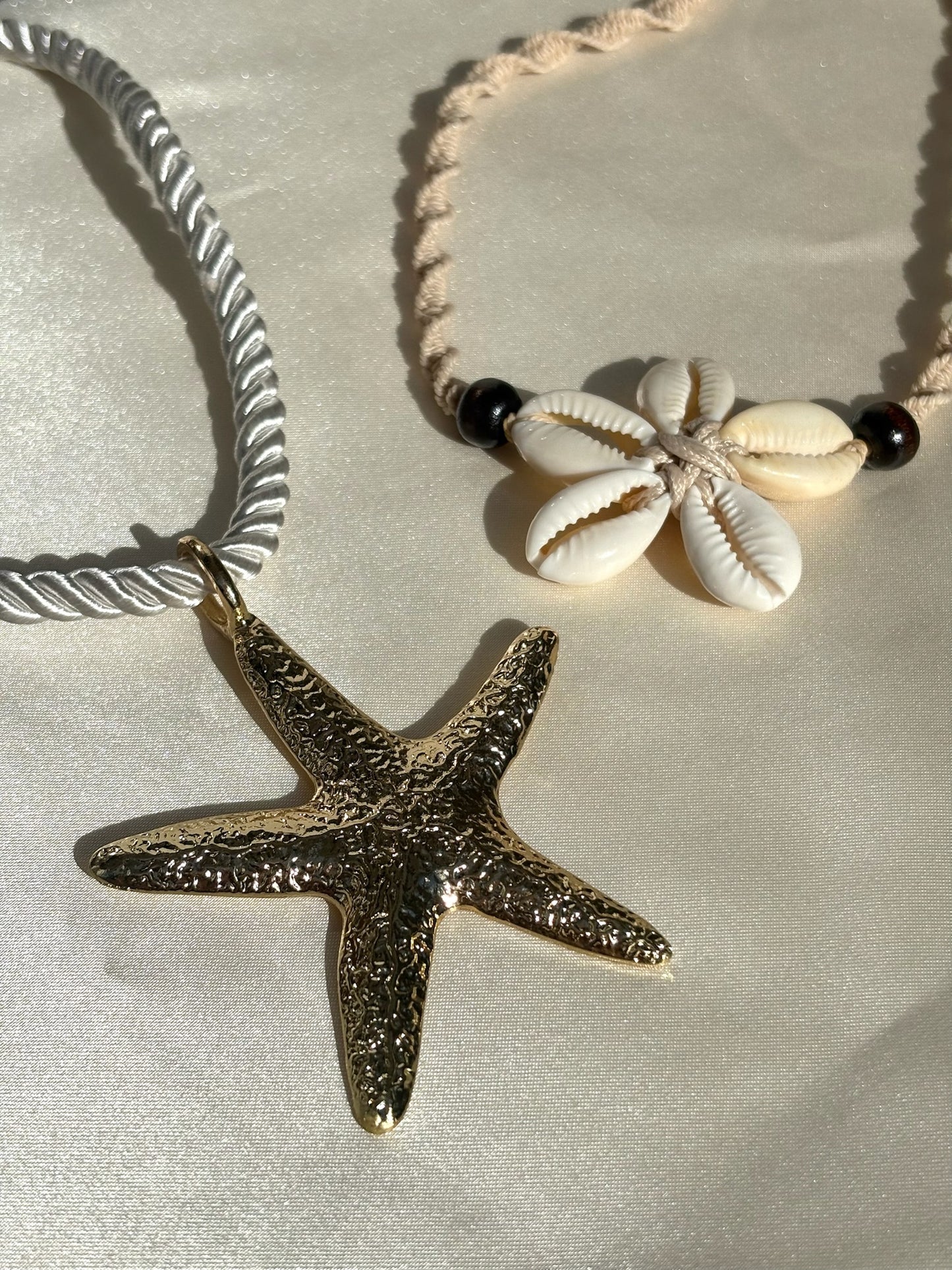 Petal shell choker