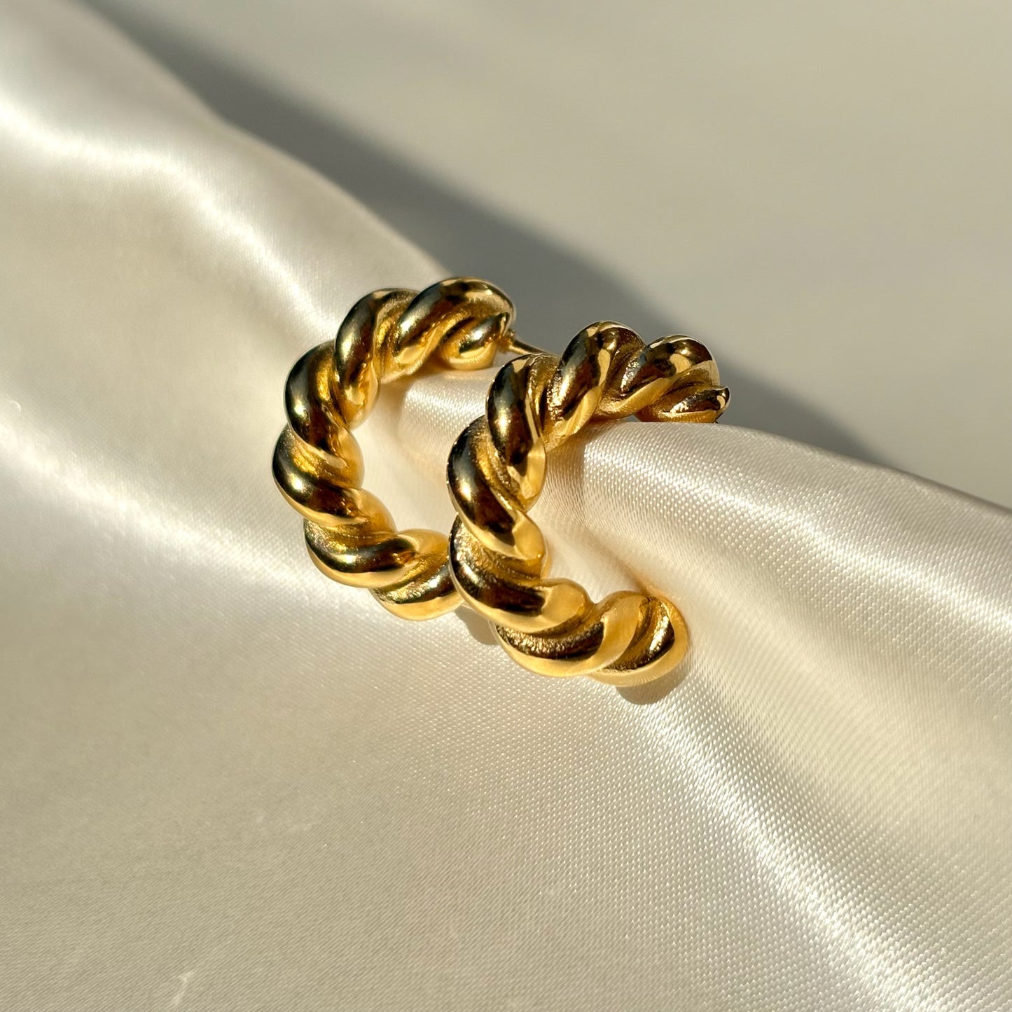 Twist hoops