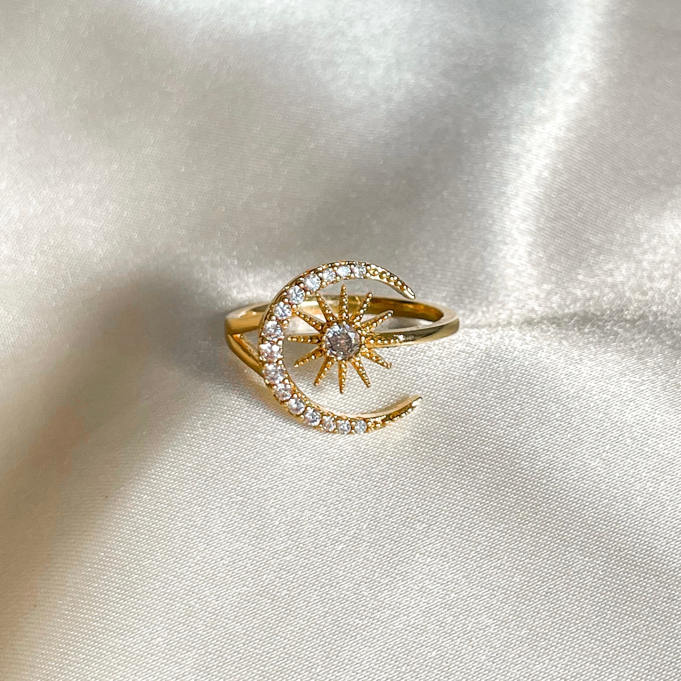 Twinkle moon ring