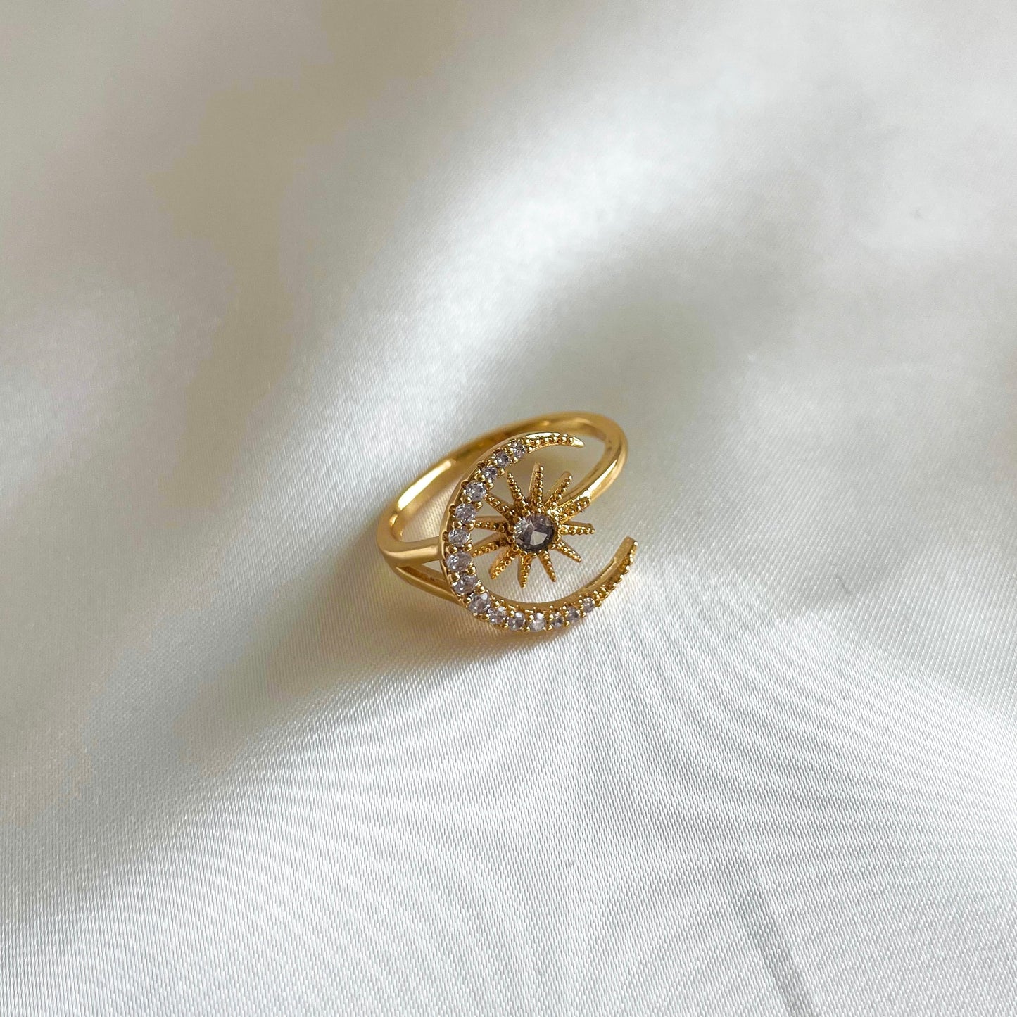 Twinkle moon ring