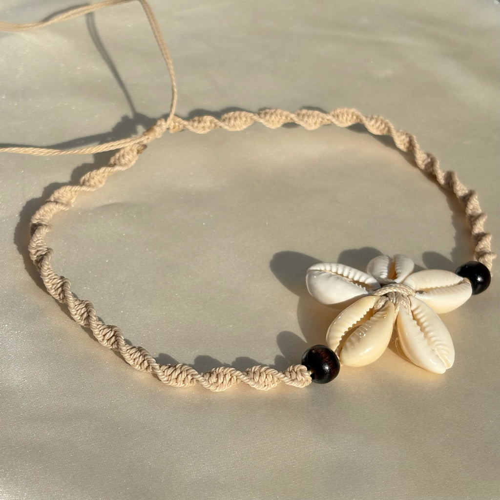 Petal shell choker