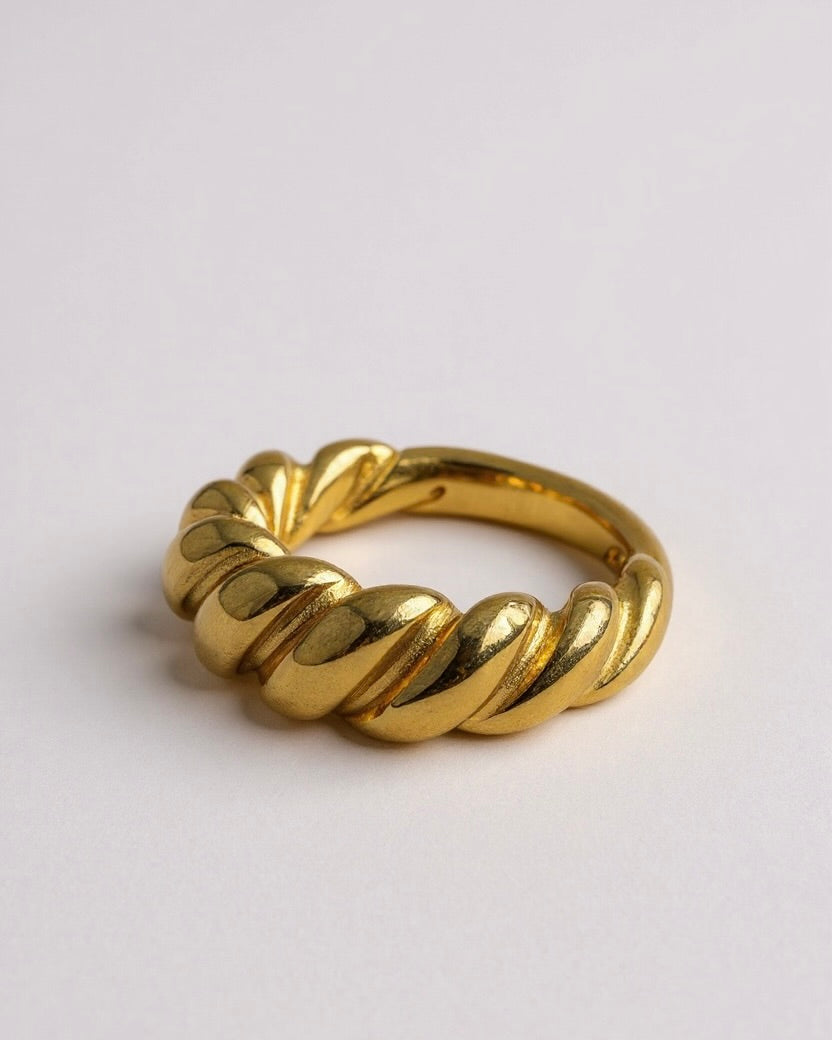 Croissant ring
