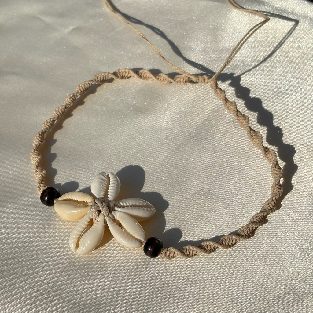 Petal shell choker