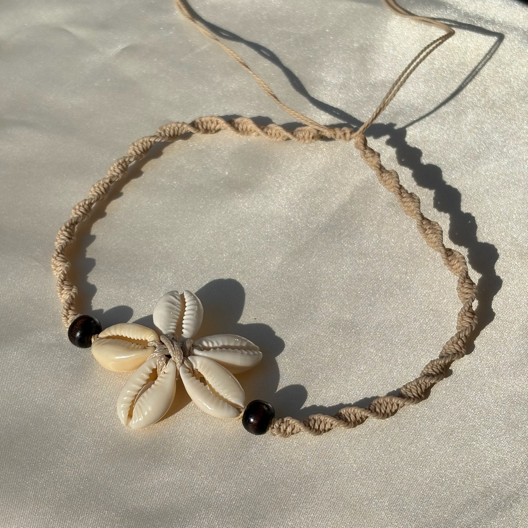 Petal shell choker