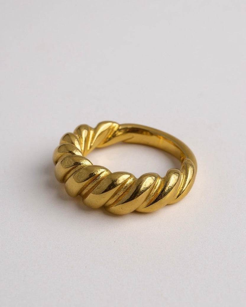 Croissant ring