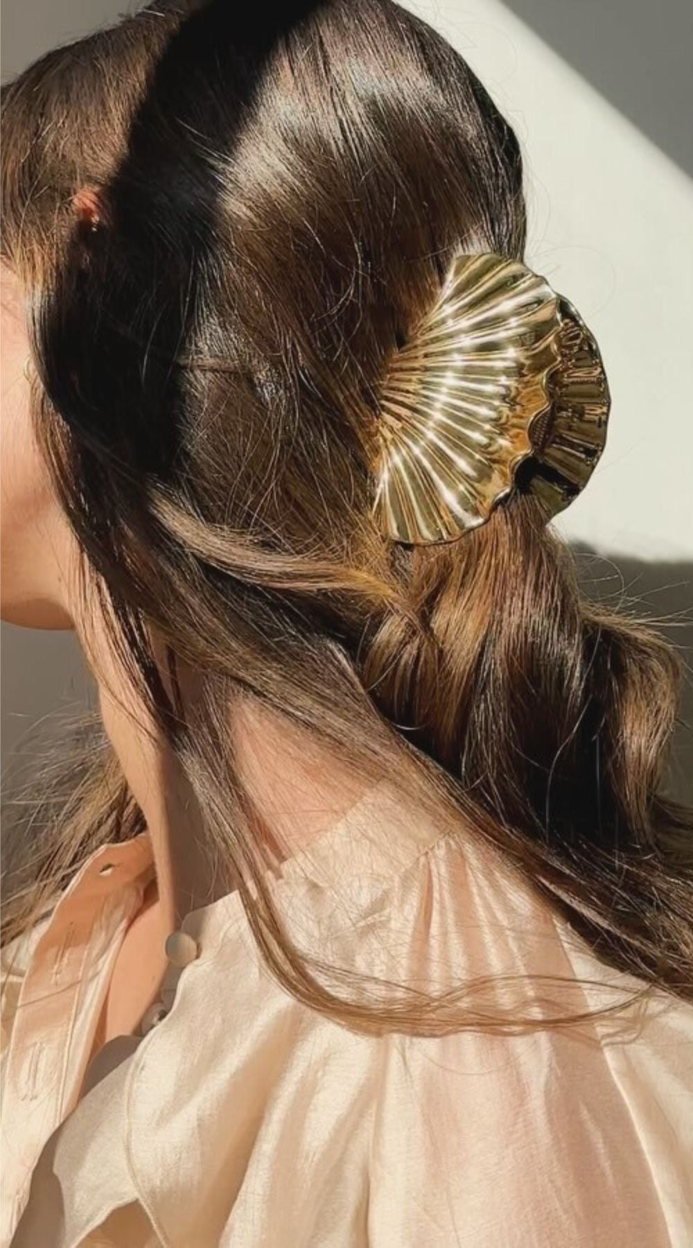 Shell hair clip