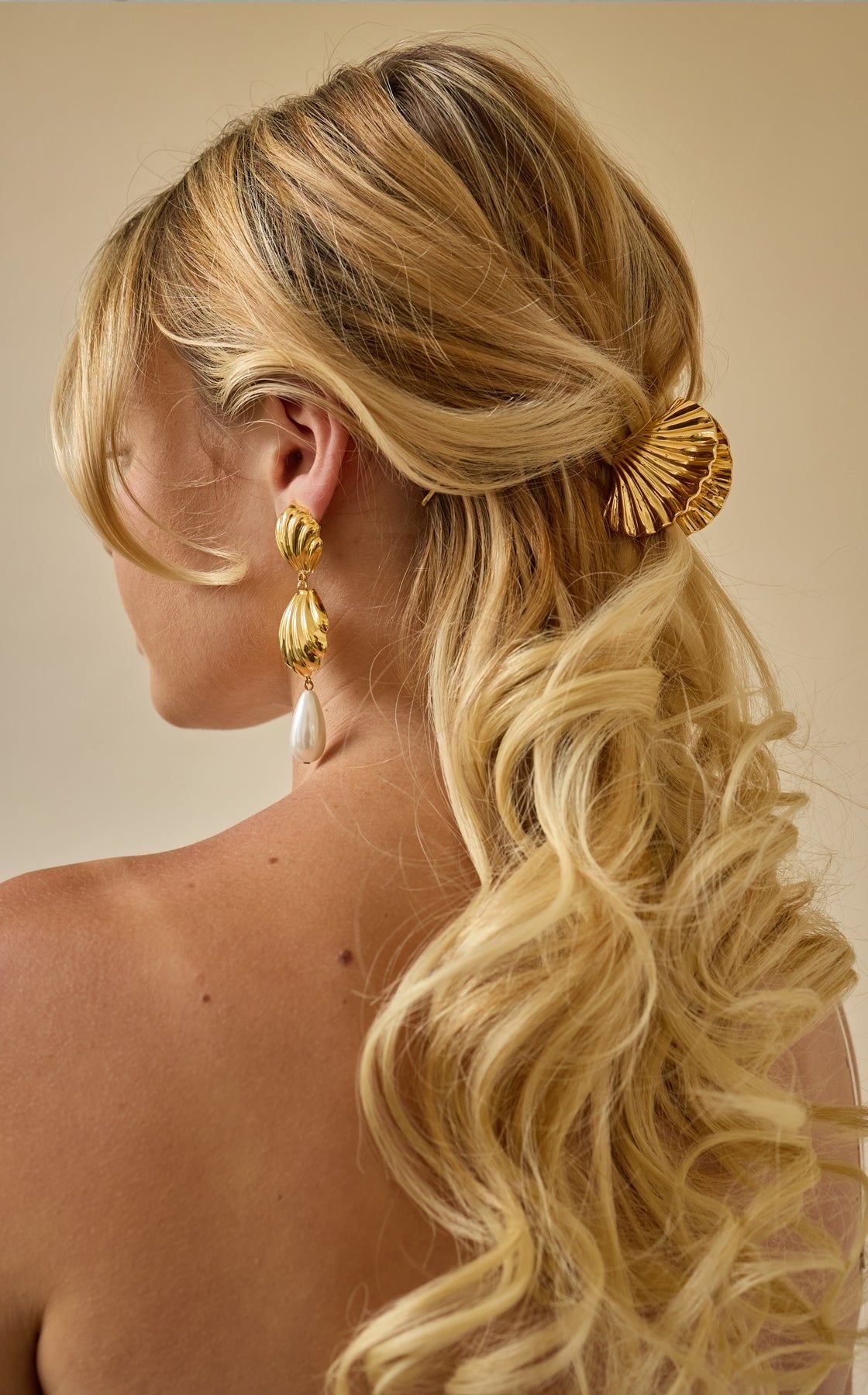 Shell hair clip
