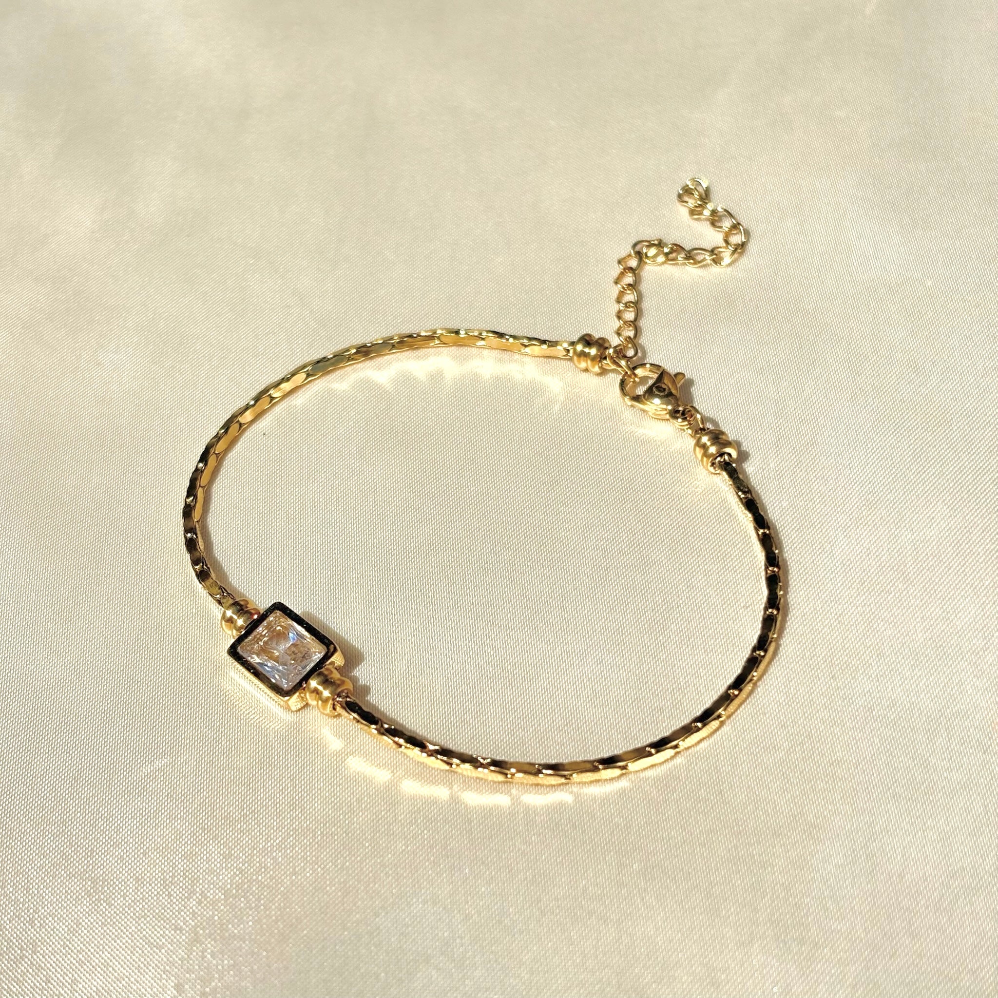 Island stone bracelet