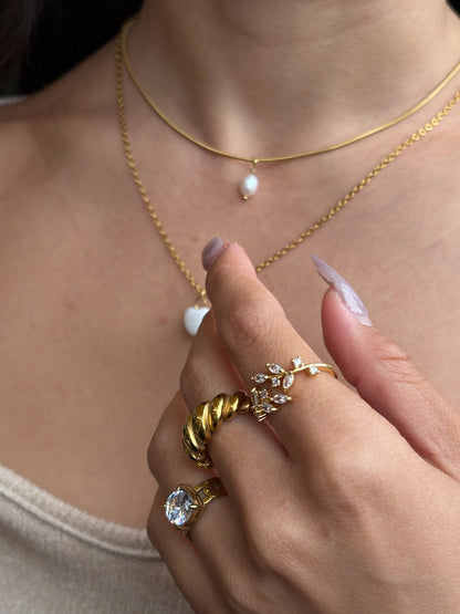 Gold ivy ring