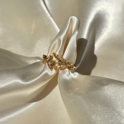 Gold ivy ring