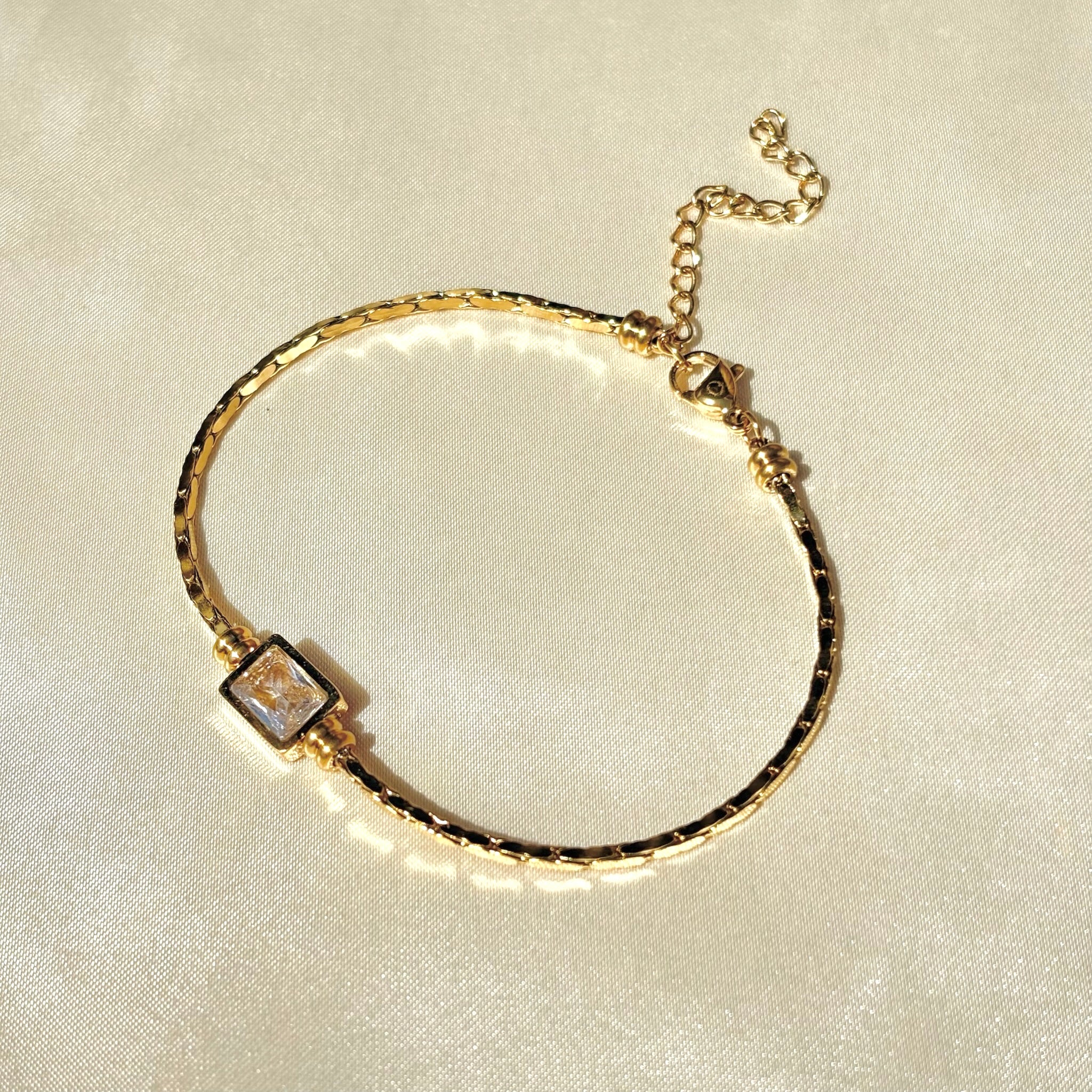 Island stone bracelet