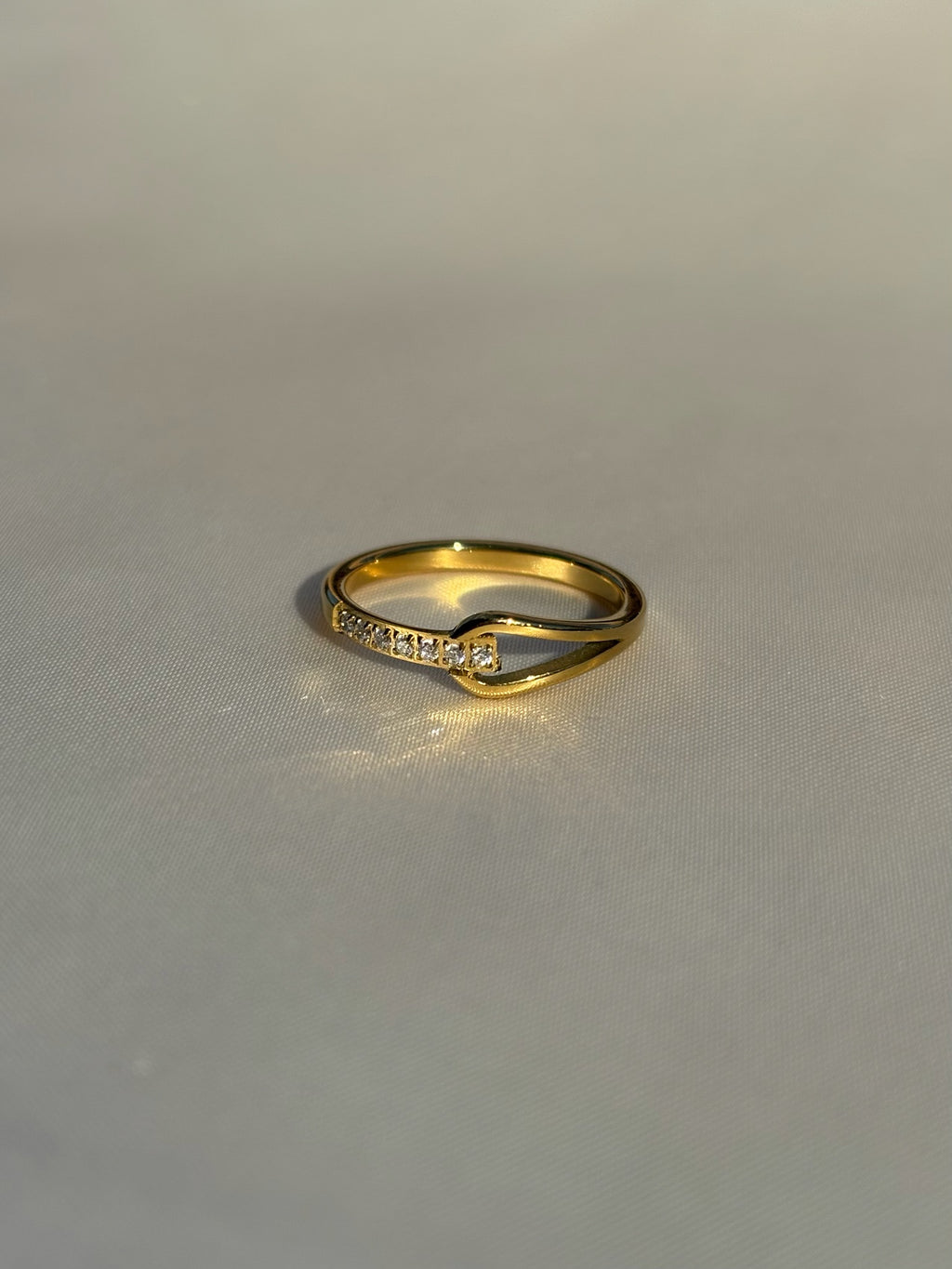 Infinity twist ring