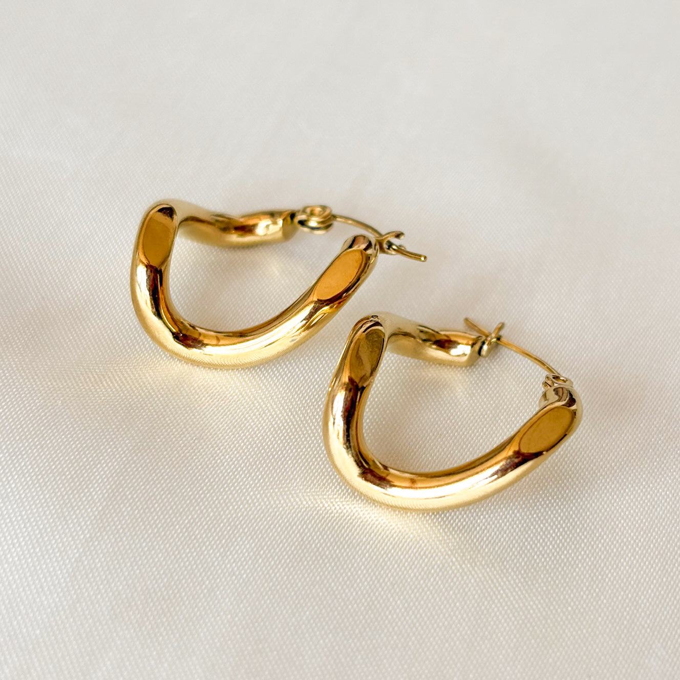 Sun-kissed curve pierce