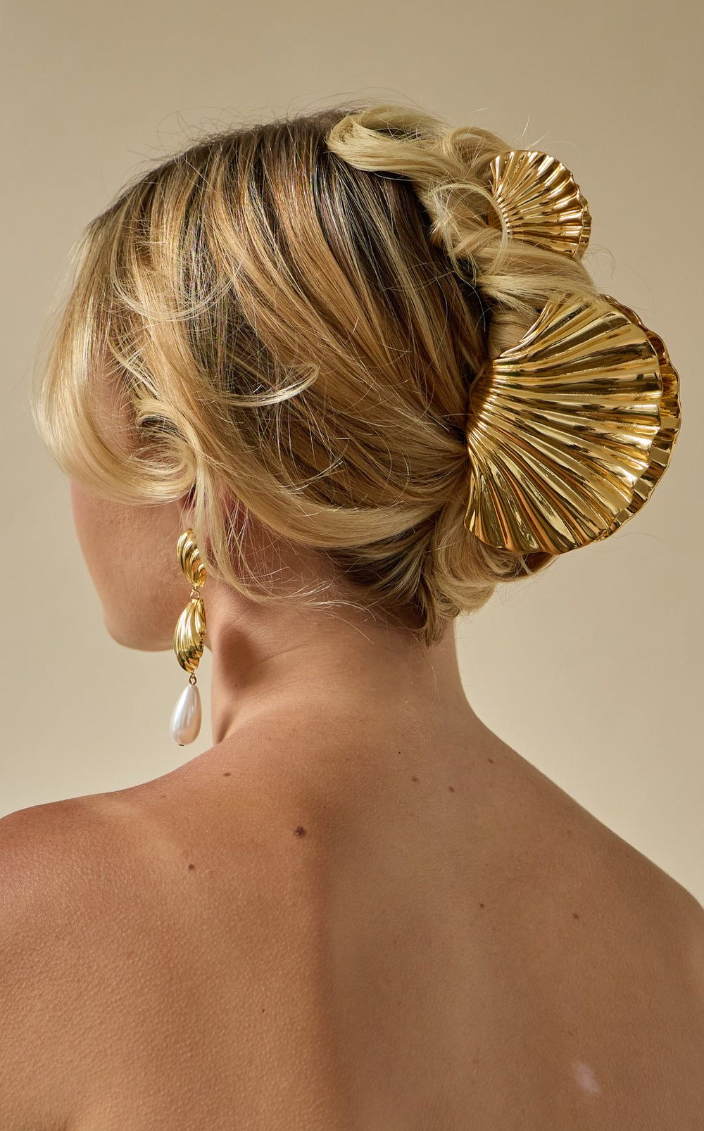 Shell hair clip
