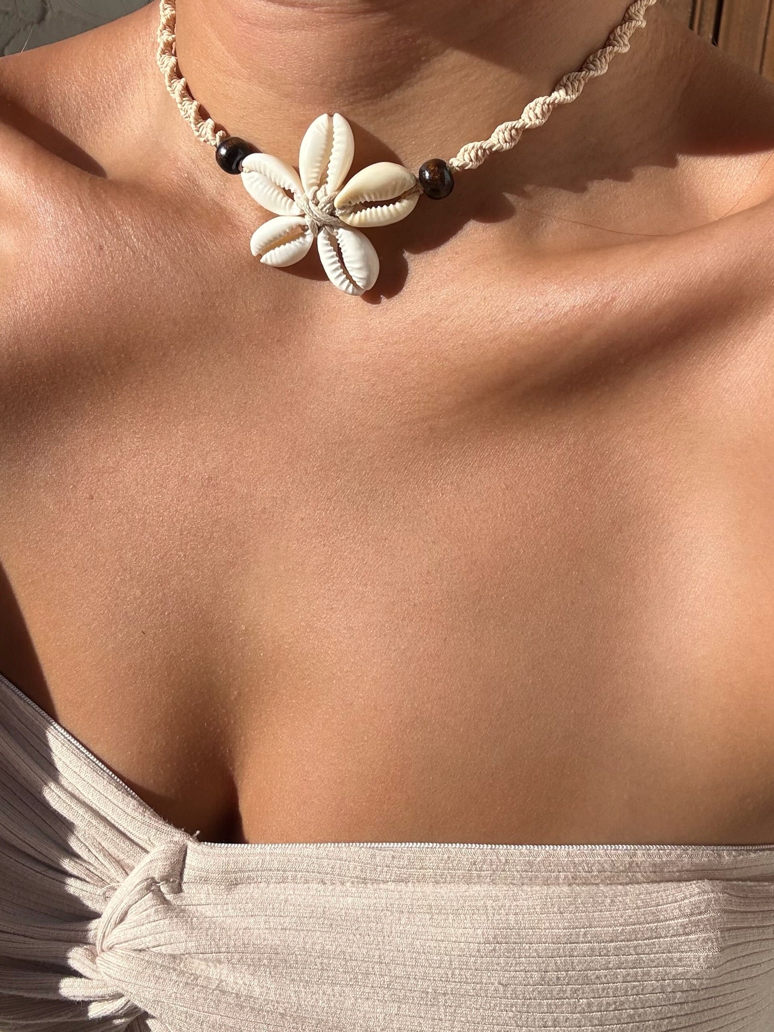 Petal shell choker