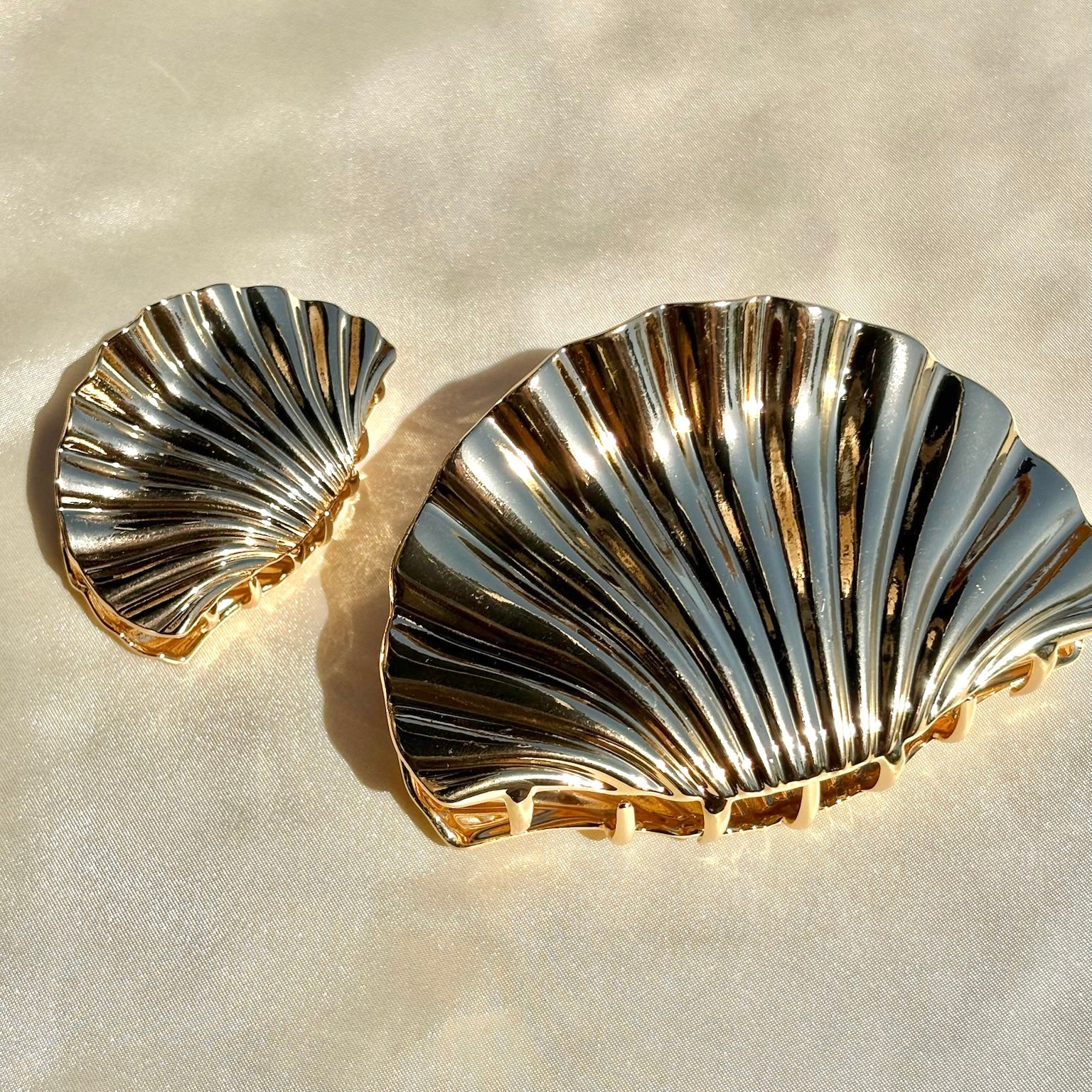 Shell hair clip