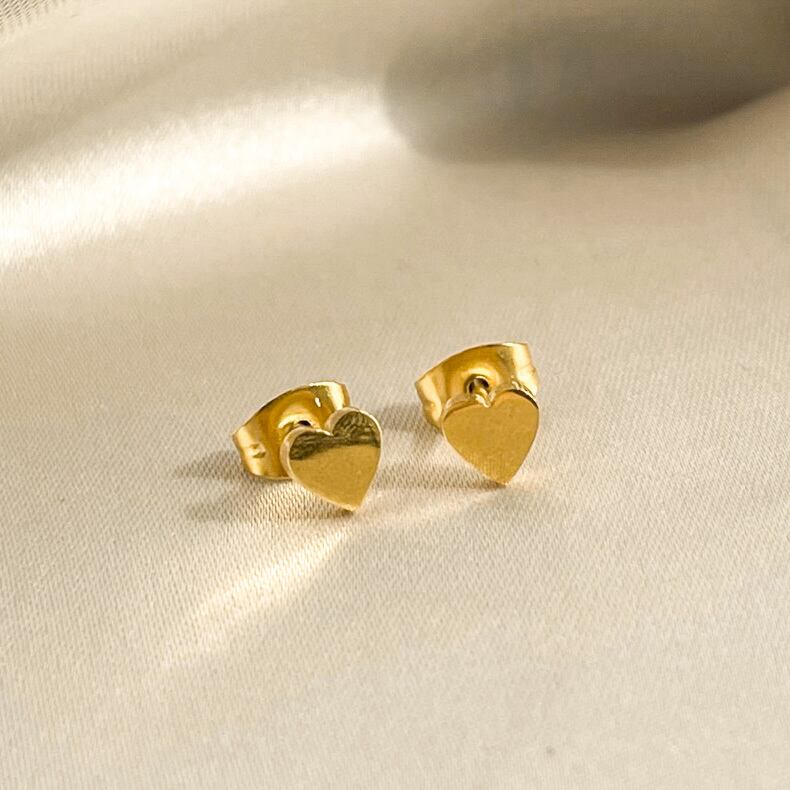 Gold heart pierce