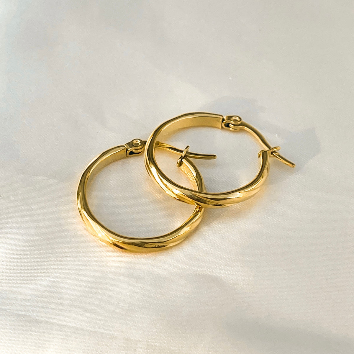 Gold thin hoop