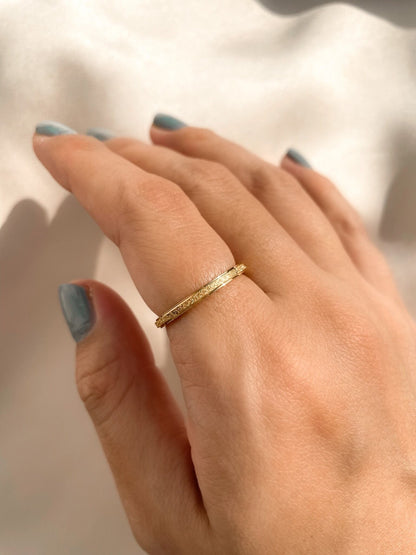 Glitter thin ring