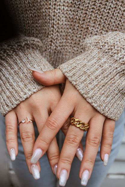 Twinkle letter ring